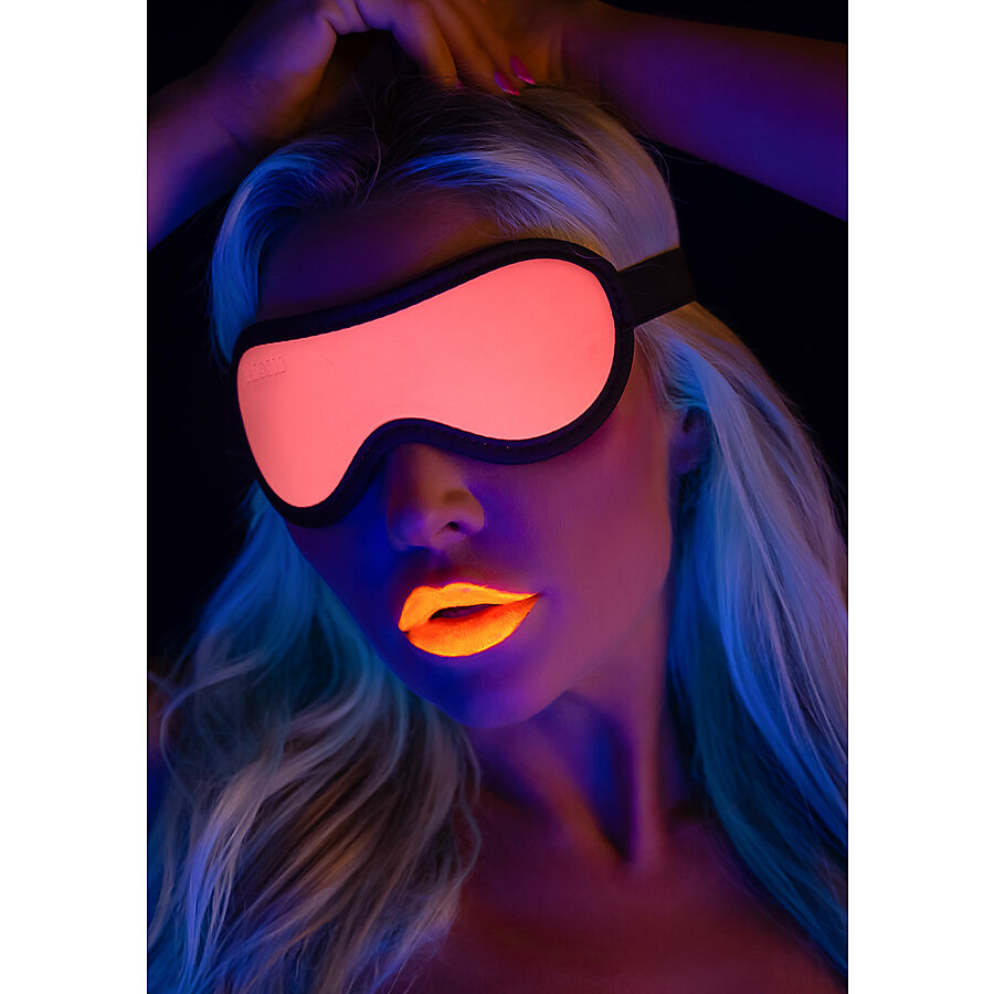 Taboom - Pimess hohtava silmmaski