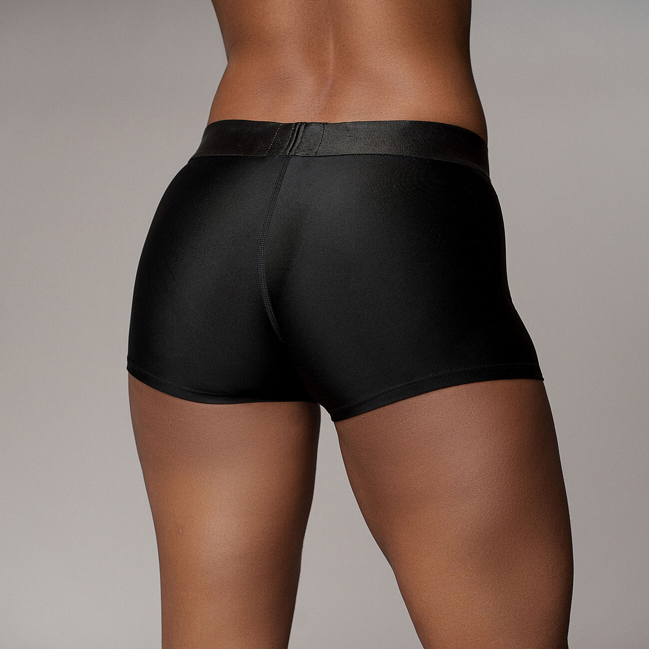 Ouch - Strap-on bokserit kuulavibraattorilla