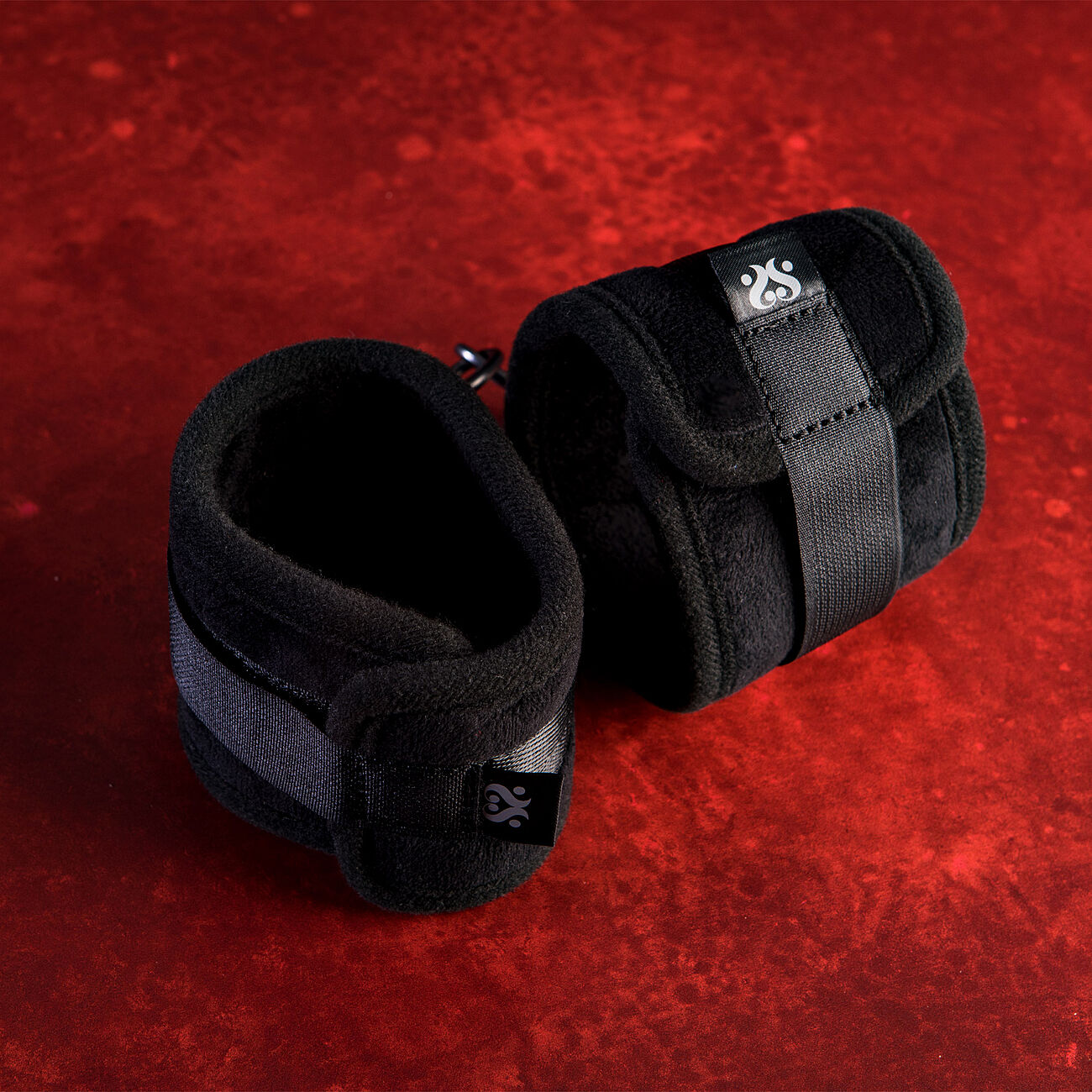 SEI MIO Sensually Secured - Rannekahleet