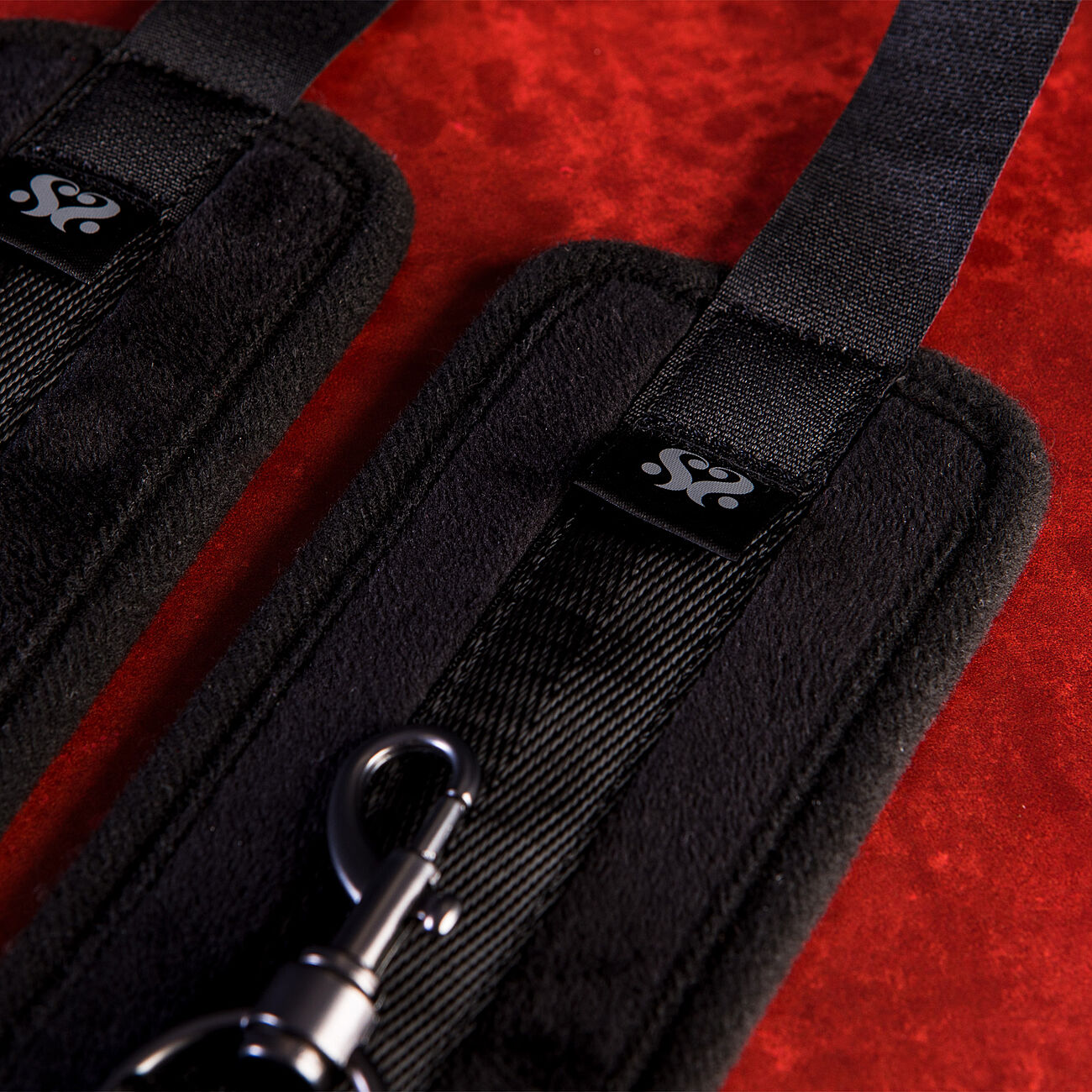 SEI MIO Sensually Secured - Rannekahleet