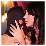 SEI MIO Hoodwinked and Kinked - Huppu suuaukolla