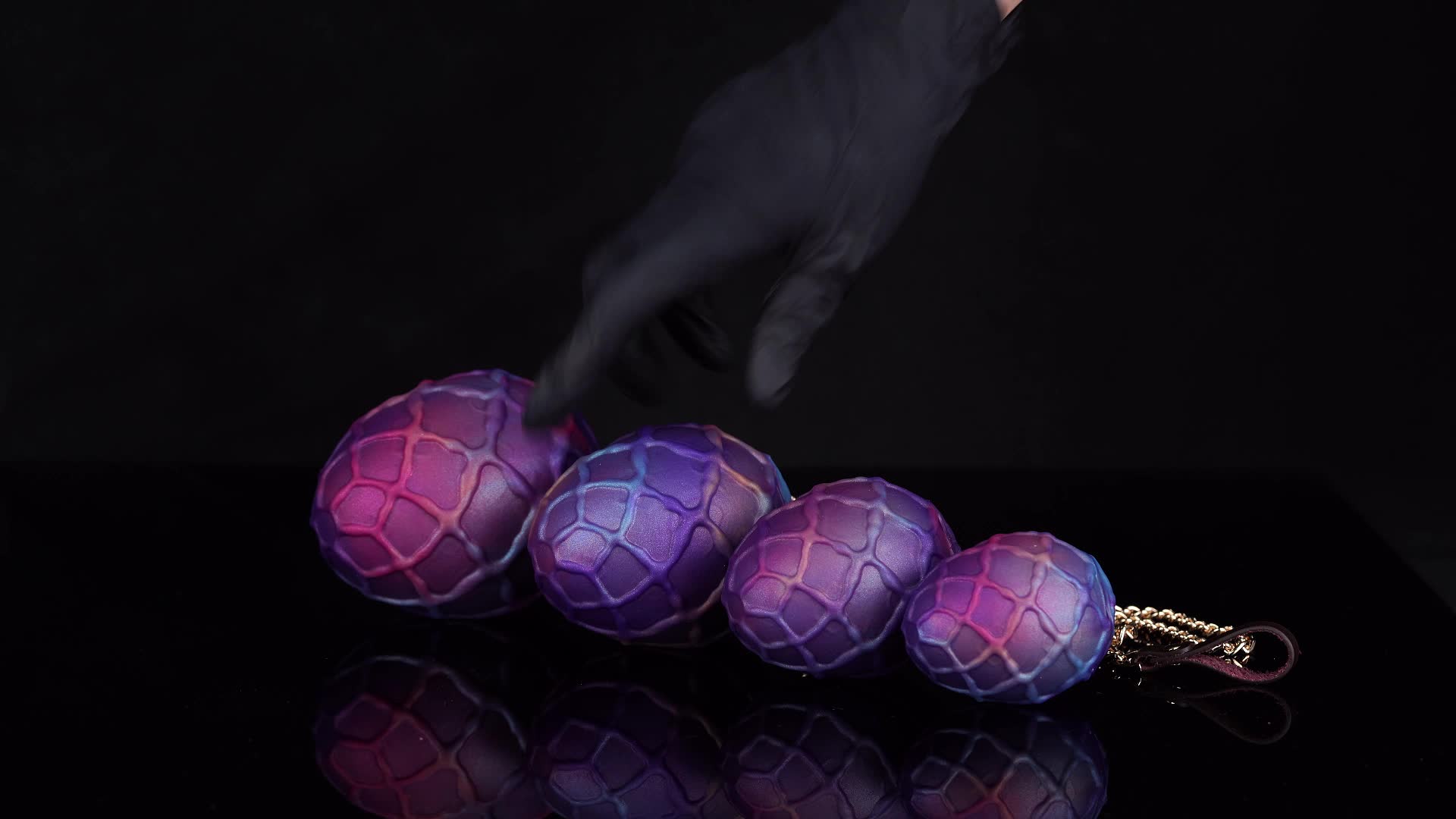 Tuotteen Alien Toys Eggseth - Silikonimuna ketjulla, XL esittelyvideo 1